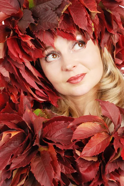 Woman in a wreath from autumn leaves — Stock Photo, Image