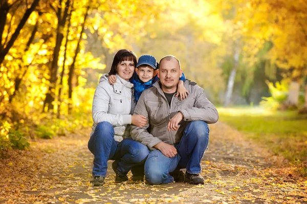 Family on a walk on a sunny autumn day — Stock Photo, Image