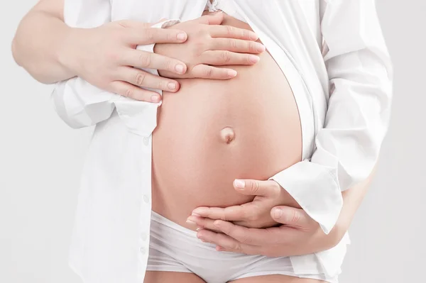 Buik van zwangere vrouw — Stockfoto