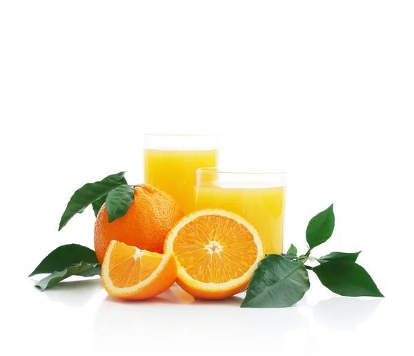 Апельсиновый сок и апельсины — стоковое фото