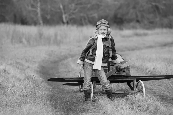 Female pilot with homemade airplane — Stock Photo, Image