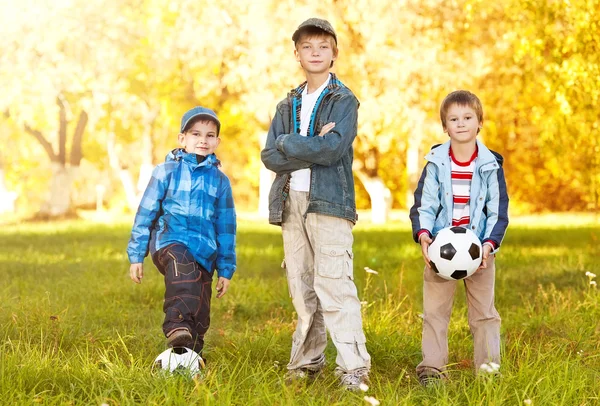 Jongens in park — Stockfoto