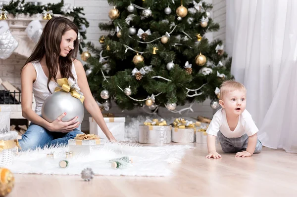 Mãe feliz com filho — Fotografia de Stock