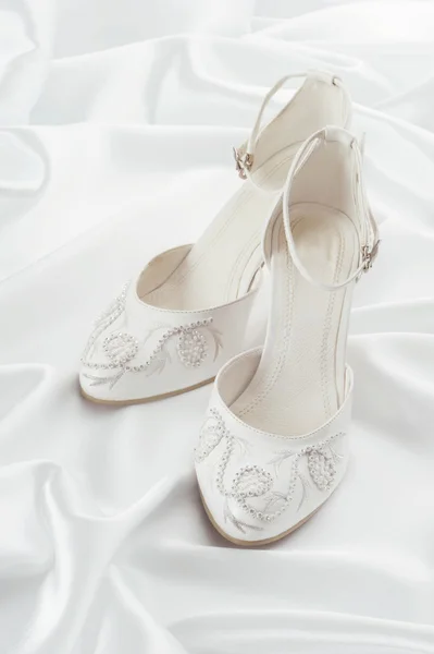 Λευκό παπούτσια της νύφης — Φωτογραφία Αρχείου