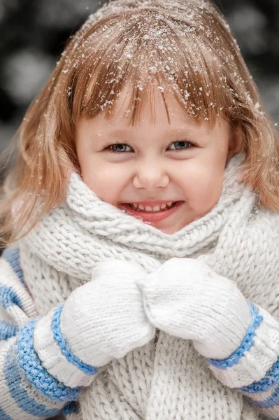 Little girl in a winter sunny day — Stock Photo, Image