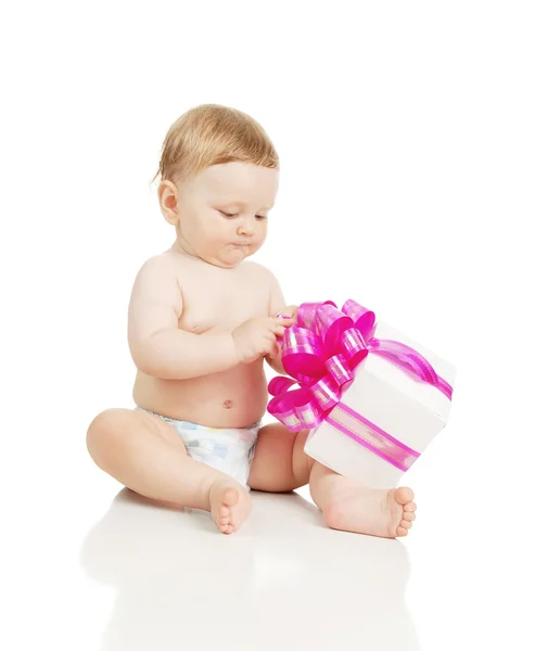 Dítě s dárkem — Stock fotografie