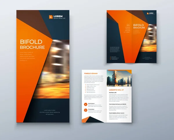 Tweevoudige Brochure Flyer Ontwerp Met Oranje Polygon Accent Creatief Concept — Stockvector