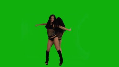 iki güzel kızın dansı