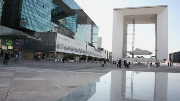 Πλήθος ανθρώπων στο Παρίσι — Αρχείο Βίντεο