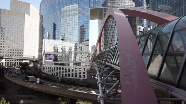 Un puente peatonal, París — Vídeo de stock