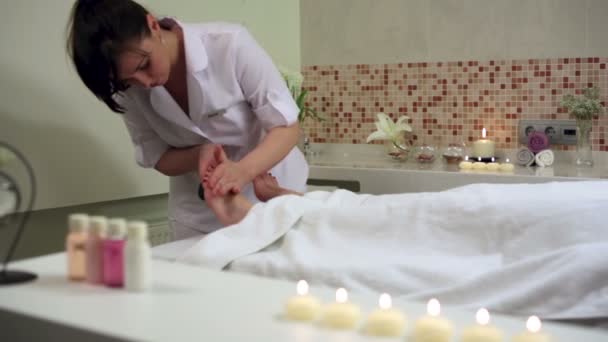 Kvinna att få spa-behandling — Stockvideo