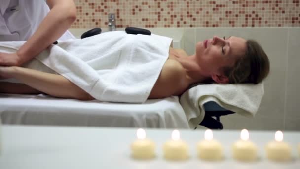 Femme obtenir un traitement spa — Video