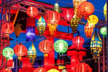 yakın çekim renkli uluslararası fenerler