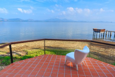 Beyaz snad plaj tropikal Adası'nda arası Baboo bar