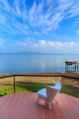 Beyaz snad plaj tropikal Adası'nda arası Baboo bar
