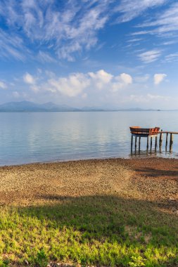 Beyaz snad plaj tropikal Adası'nda arası Baboo bar
