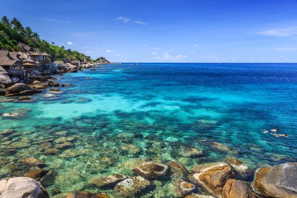 Bamboo hut over crystal clear sea — Stock Photo, Image