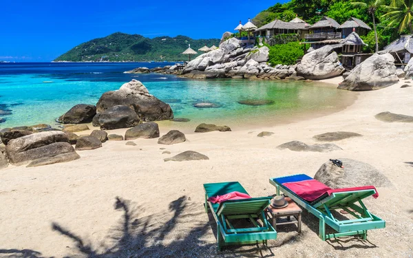 Bamboo hut over crystal clear sea — Stock Photo, Image