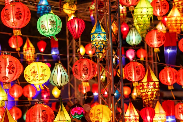 yakın çekim renkli uluslararası fenerler