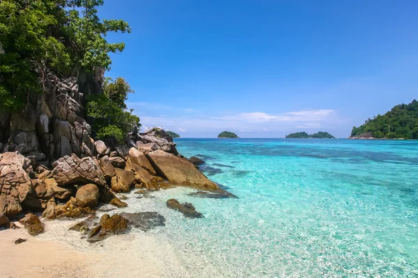 Piękne morze na tropikalnej wyspie koh lipe — Zdjęcie stockowe