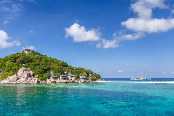 Crystal Clear Water at Tropical Island — Stock Photo, Image