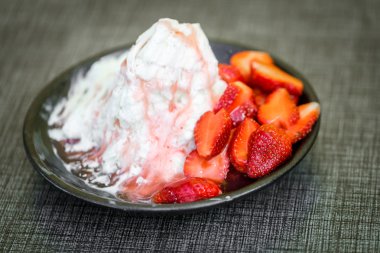 çilek ve iceflake adet