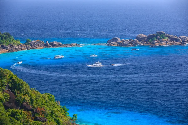 Aerial view of a beach with some motorboats — Stock Photo, Image