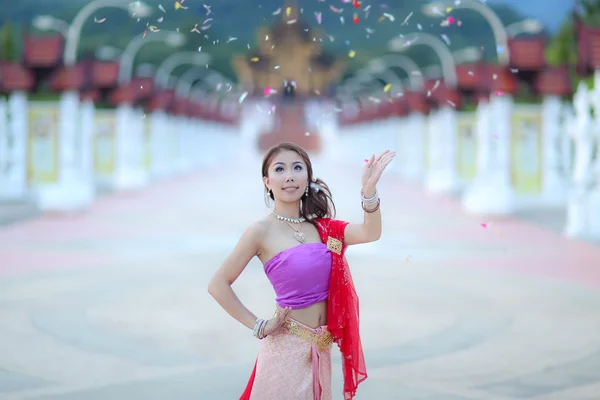 Thai dancing girl with northern style dress in temple — Stock Photo, Image