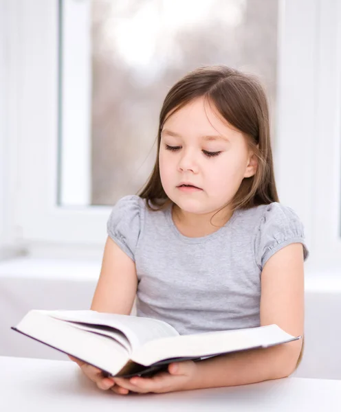 Little girl is reading a book — Stock Photo, Image