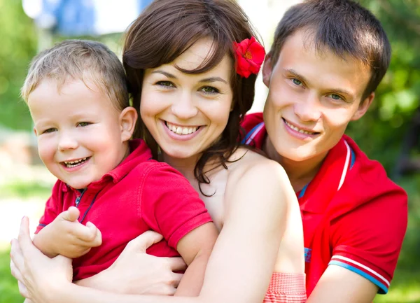 Ung glad familj — Stockfoto