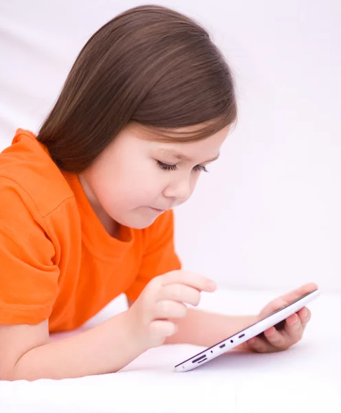 Girl using tablet — Stock Photo, Image