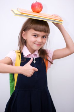 sevimli kız kitap tutuyor