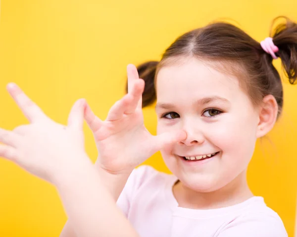 Little girl is holding her face — Stock Photo, Image