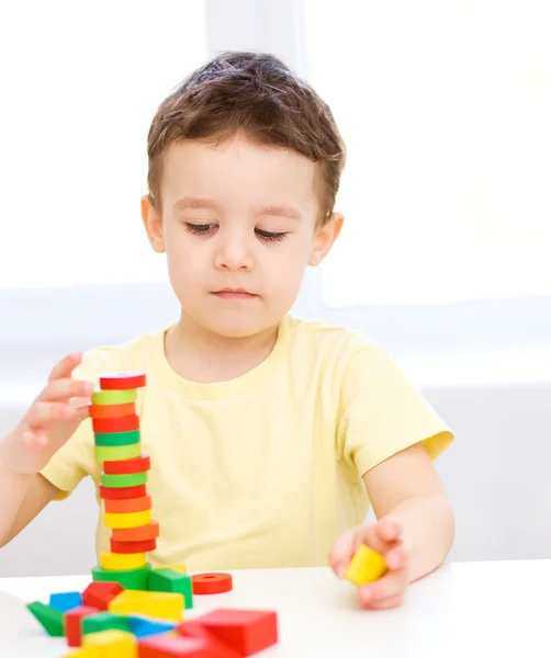 Boy is playing with building blocks — Stock Photo, Image
