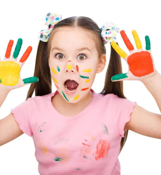 Portrait d'une jolie fille jouant avec des peintures — Photo