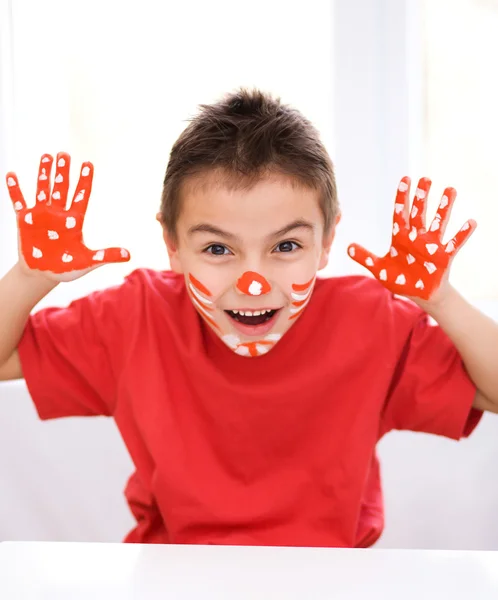 Portrait of a cute boy playing with paints — Stock Photo, Image