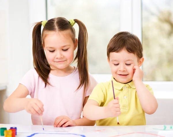 Children are painting with paint — Stock Photo, Image