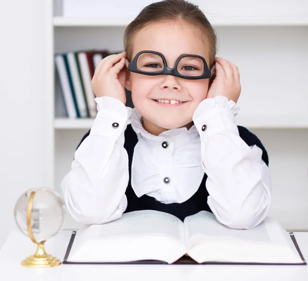 Cute girl is reading book — Stock Photo, Image