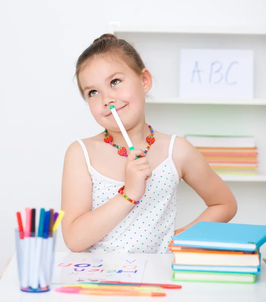 Cute girl is drawing using pencils — Stock Photo, Image