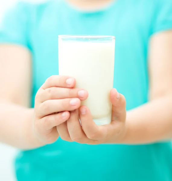 Hands with milk — Stock Photo, Image
