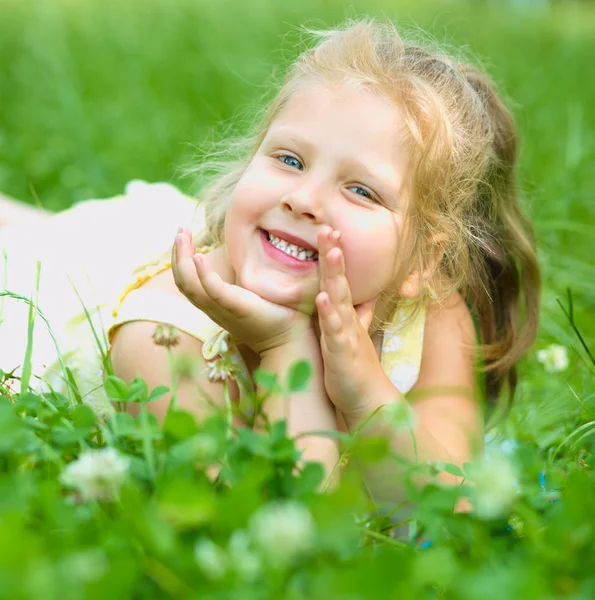 Young girl is playing outdoors — Stock Photo, Image