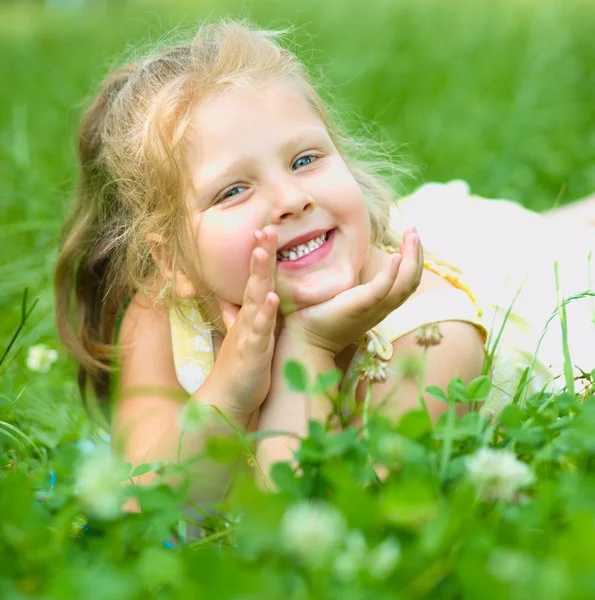 Young girl is playing outdoors — Stock Photo, Image