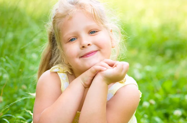 Young girl is playing outdoors — Stock Photo, Image