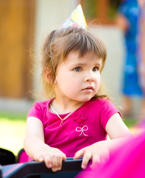 Young girl is playing outdoors — Stock Photo, Image