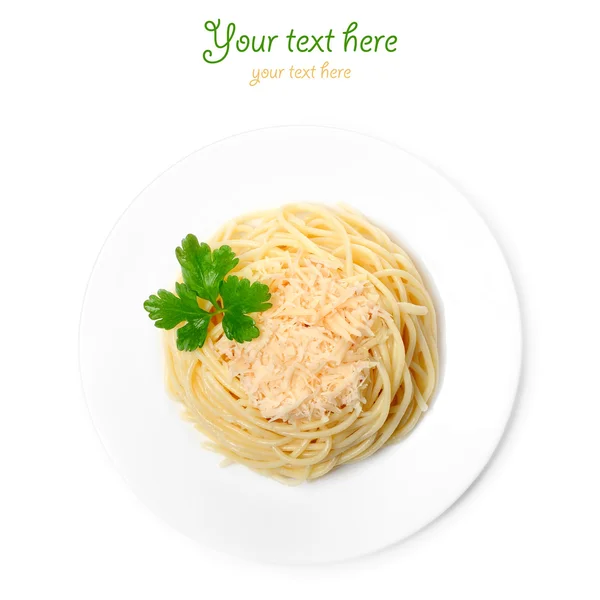 Gotowane spaghetti na płytki białe tło (z przykładowy tekst) — Zdjęcie stockowe