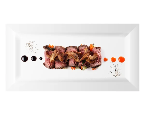 Aperitivo frío de carne (fondo blanco ) — Foto de Stock