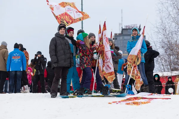 Novosibirsk, Federacja Rosyjska - 7 grudnia, dorosłych i dzieci oczekujących na t — Zdjęcie stockowe