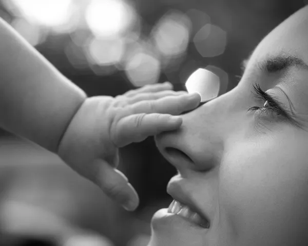 Young Happy Mother With Child — Stock Photo, Image