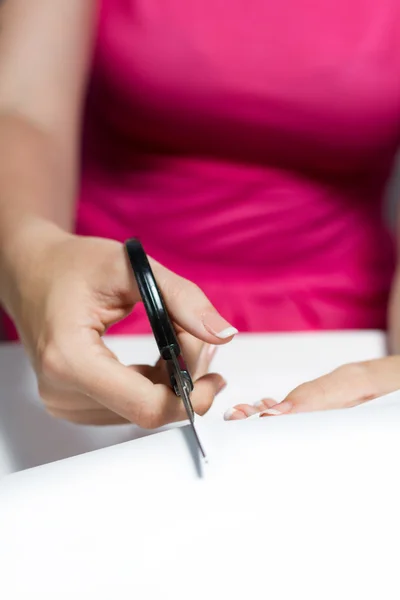 Woman Cuts Papper — Stock Photo, Image