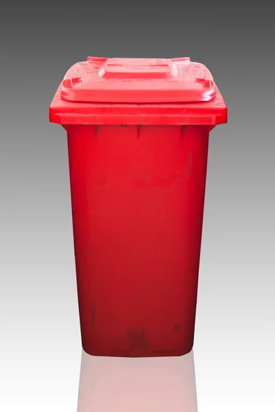 Coș de gunoi albastru la roșu — Fotografie, imagine de stoc